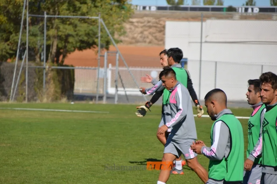 Foto 10 - DeLorenzi vuelve a entrenar con el Salamanca UDS y Madrigal se ausenta por lesi&oacute;n