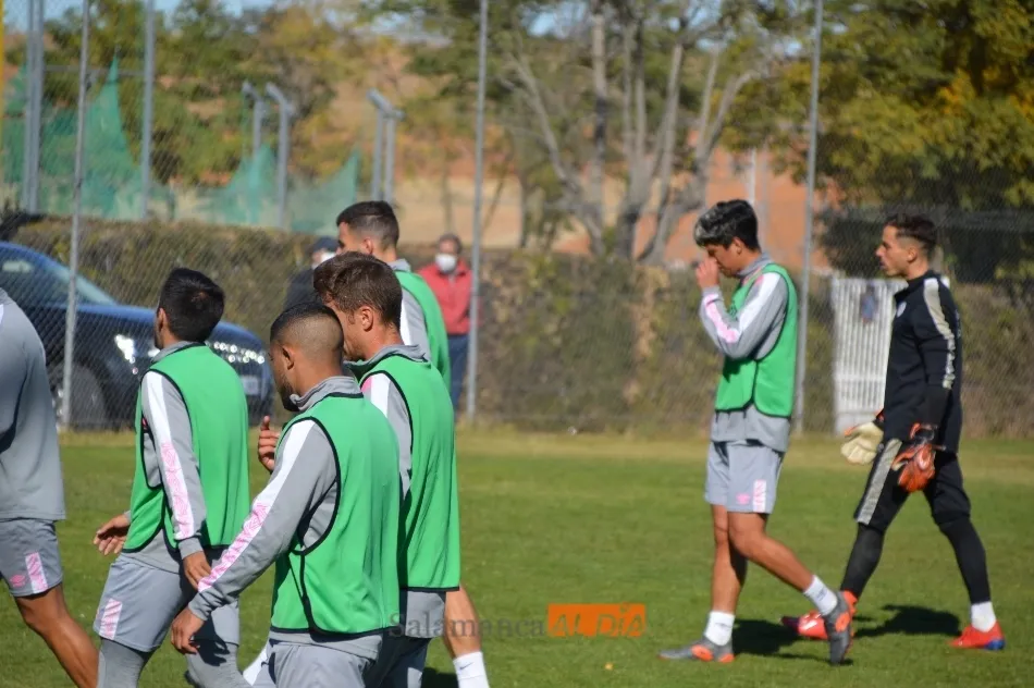 Foto 9 - DeLorenzi vuelve a entrenar con el Salamanca UDS y Madrigal se ausenta por lesi&oacute;n