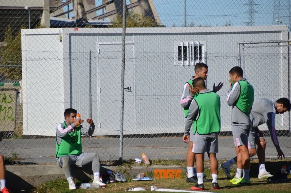 Foto 7 - DeLorenzi vuelve a entrenar con el Salamanca UDS y Madrigal se ausenta por lesi&oacute;n
