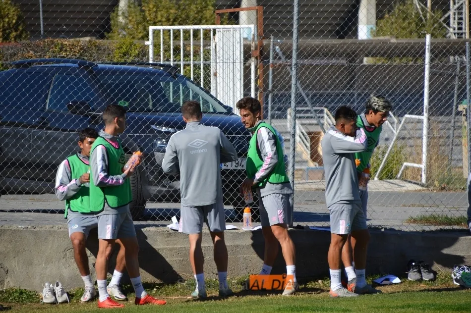 Foto 2 - DeLorenzi vuelve a entrenar con el Salamanca UDS y Madrigal se ausenta por lesi&oacute;n