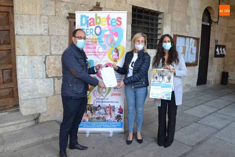 La Asociación Mirobrigense de Diabetes entrega al Ayuntamiento un manifiesto con sus...
