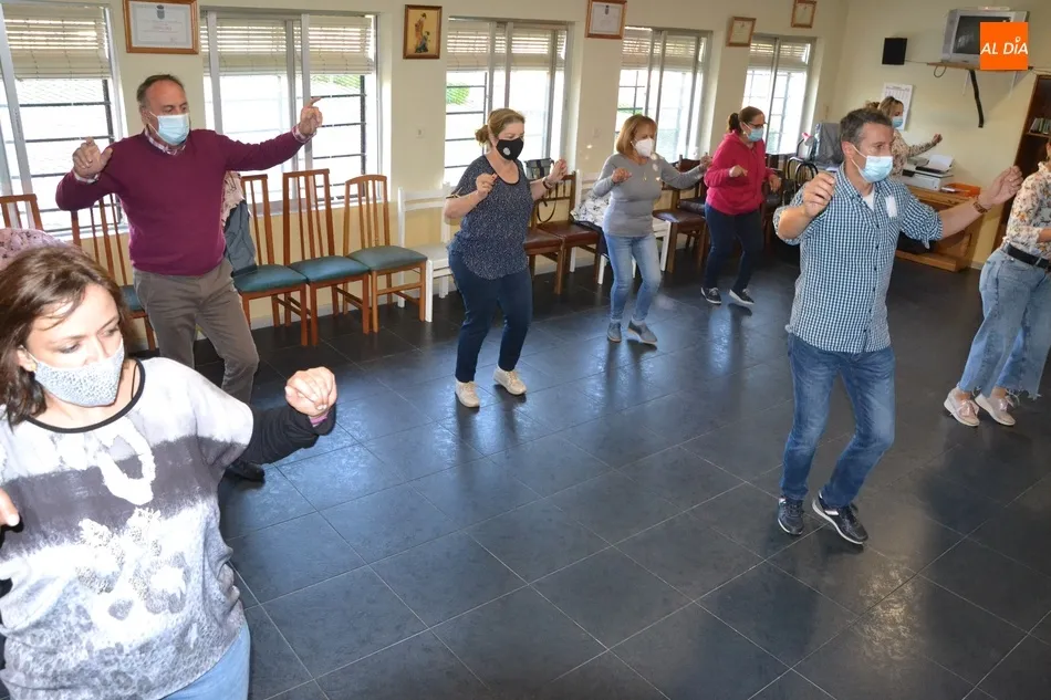 Foto 9 - La AVV de la Avenida de Espa&ntilde;a abre el curso de su taller de baile charro con limitaci&oacute;n de aforo ...