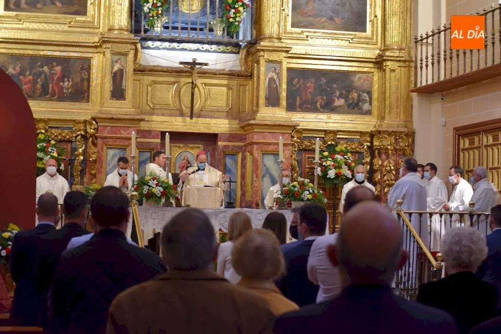 Foto 7 - Misa pontifical para festejar la Solemnidad de Santa Teresa de Jes&uacute;s