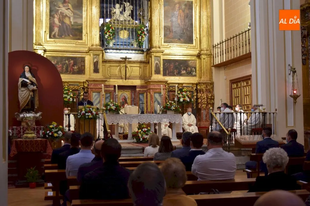 Foto 2 - Misa pontifical para festejar la Solemnidad de Santa Teresa de Jes&uacute;s