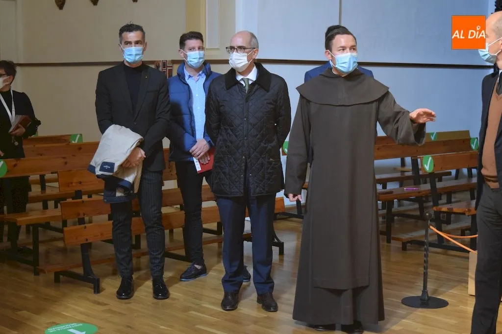 Foto 7 - La exposici&oacute;n &lsquo;Arte Sacro Teresiano&rsquo; encandila a Javier Iglesias,&nbsp;presidente de la...