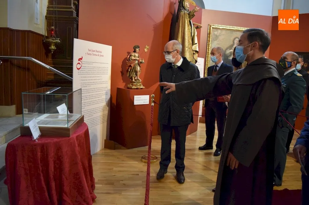 Foto 5 - La exposici&oacute;n &lsquo;Arte Sacro Teresiano&rsquo; encandila a Javier Iglesias,&nbsp;presidente de la...