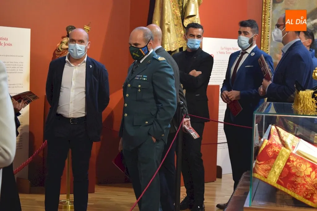Foto 4 - La exposici&oacute;n &lsquo;Arte Sacro Teresiano&rsquo; encandila a Javier Iglesias,&nbsp;presidente de la...