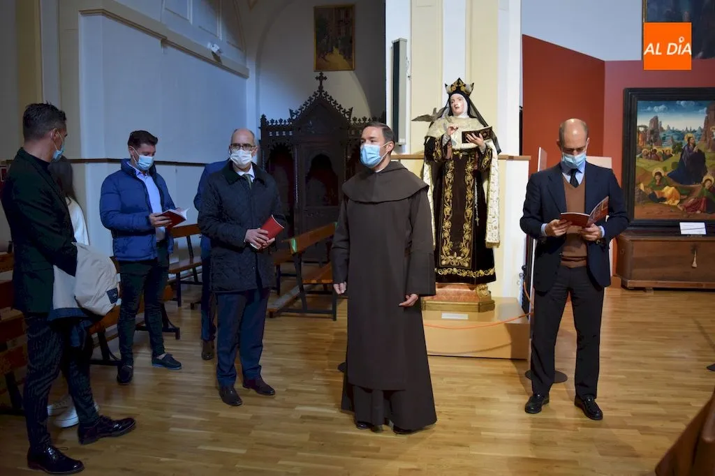 Foto 2 - La exposici&oacute;n &lsquo;Arte Sacro Teresiano&rsquo; encandila a Javier Iglesias,&nbsp;presidente de la...