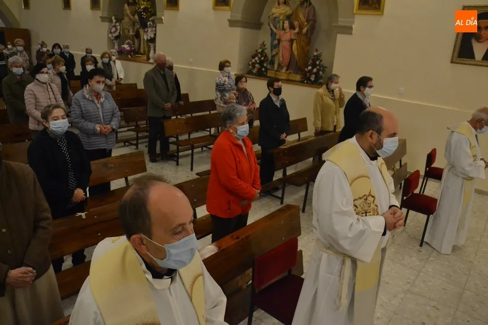 Foto 6 - Lleno en el Convento de las Carmelitas para festejar a Santa Teresa de Jes&uacute;s  