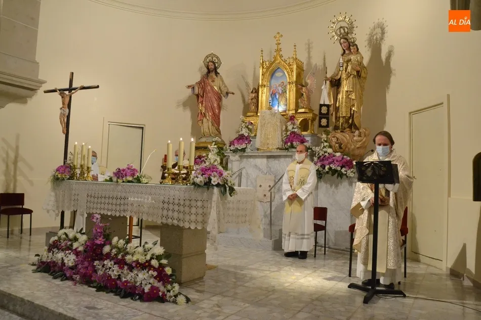 Foto 8 - Lleno en el Convento de las Carmelitas para festejar a Santa Teresa de Jes&uacute;s  
