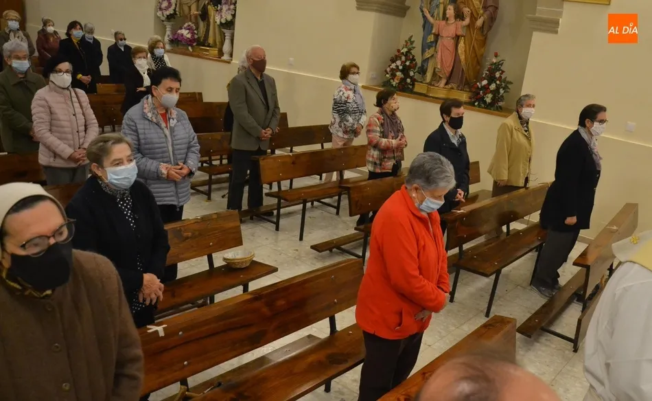 Foto 9 - Lleno en el Convento de las Carmelitas para festejar a Santa Teresa de Jes&uacute;s  