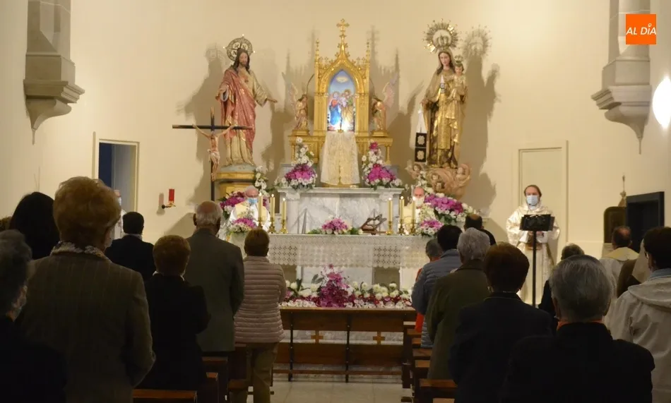Foto 3 - Lleno en el Convento de las Carmelitas para festejar a Santa Teresa de Jes&uacute;s  