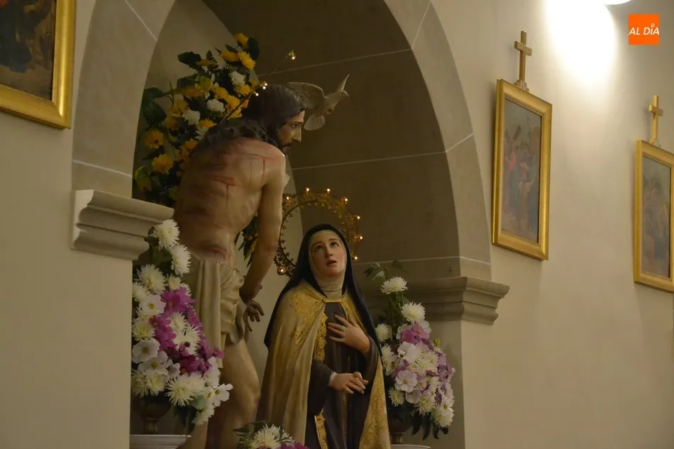 Foto 2 - Lleno en el Convento de las Carmelitas para festejar a Santa Teresa de Jes&uacute;s  