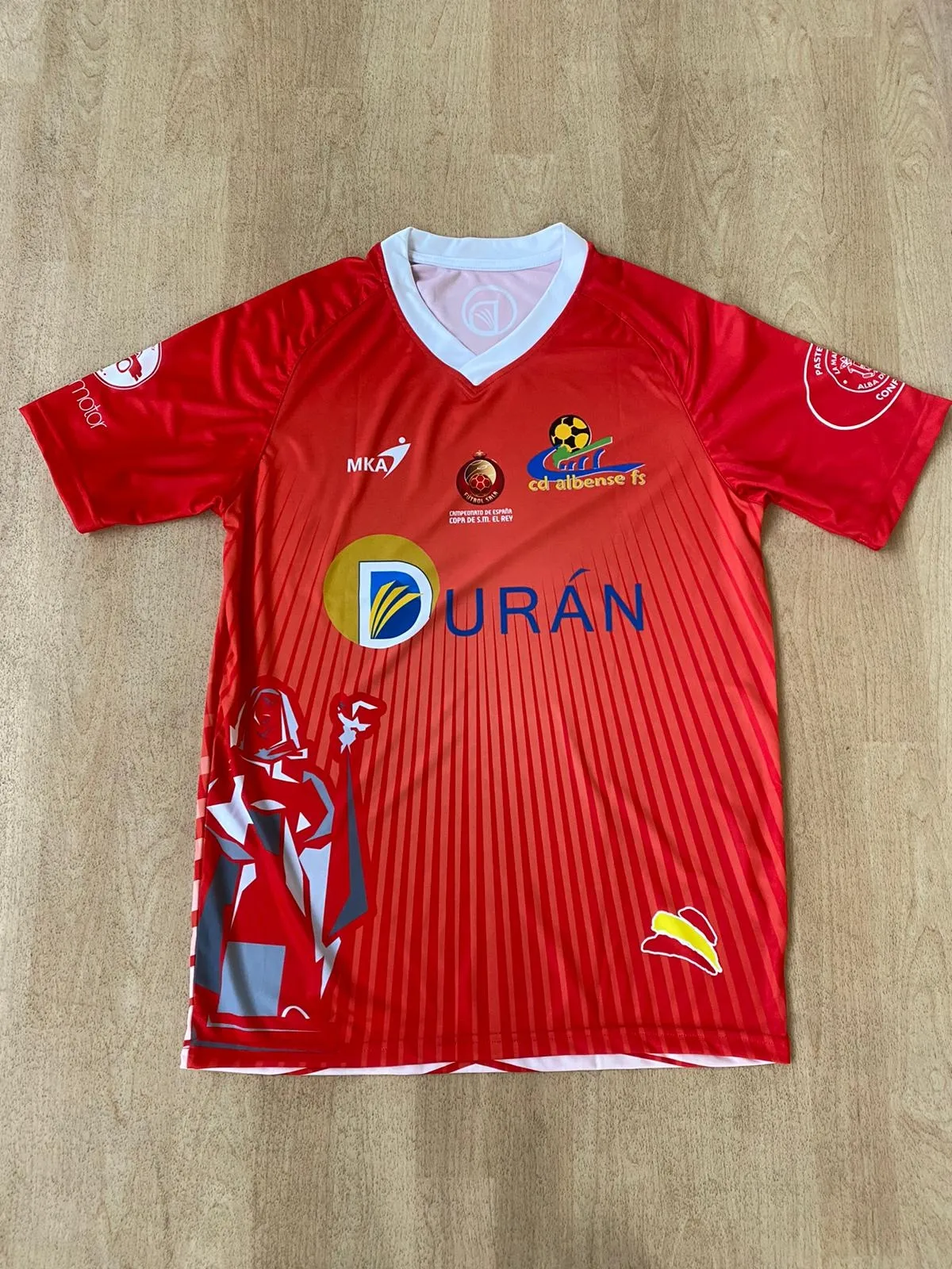 Foto 8 - Santa Teresa de Jes&uacute;s, protagonista de la nueva camiseta del Piensos Dur&aacute;n Albense