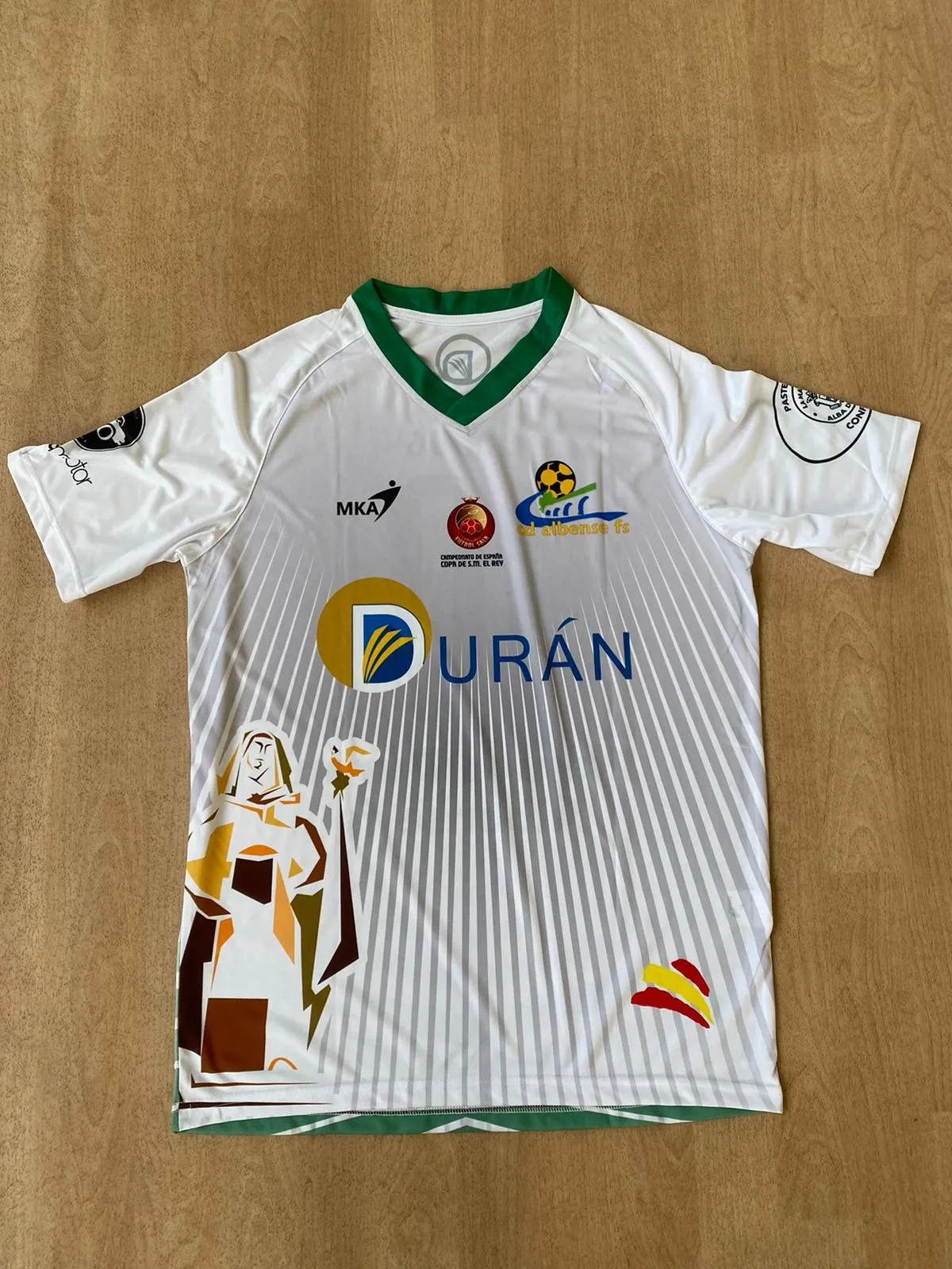 Foto 6 - Santa Teresa de Jes&uacute;s, protagonista de la nueva camiseta del Piensos Dur&aacute;n Albense