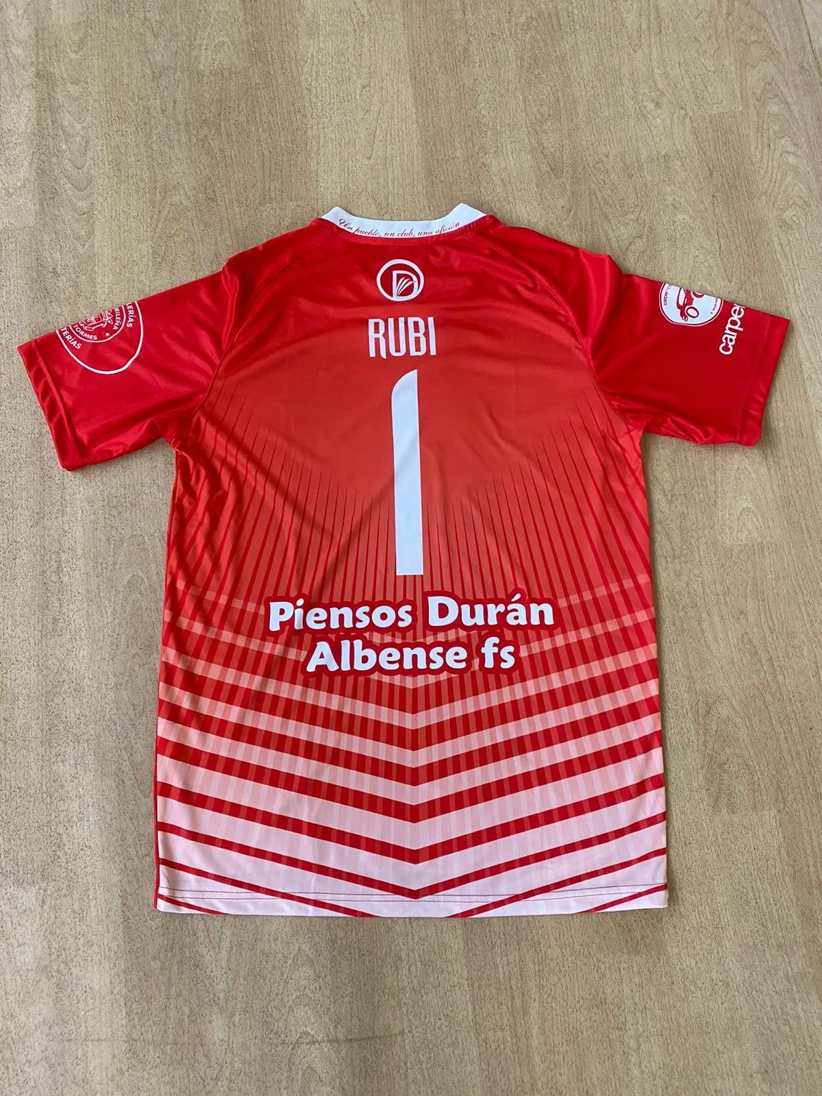 Foto 3 - Santa Teresa de Jes&uacute;s, protagonista de la nueva camiseta del Piensos Dur&aacute;n Albense