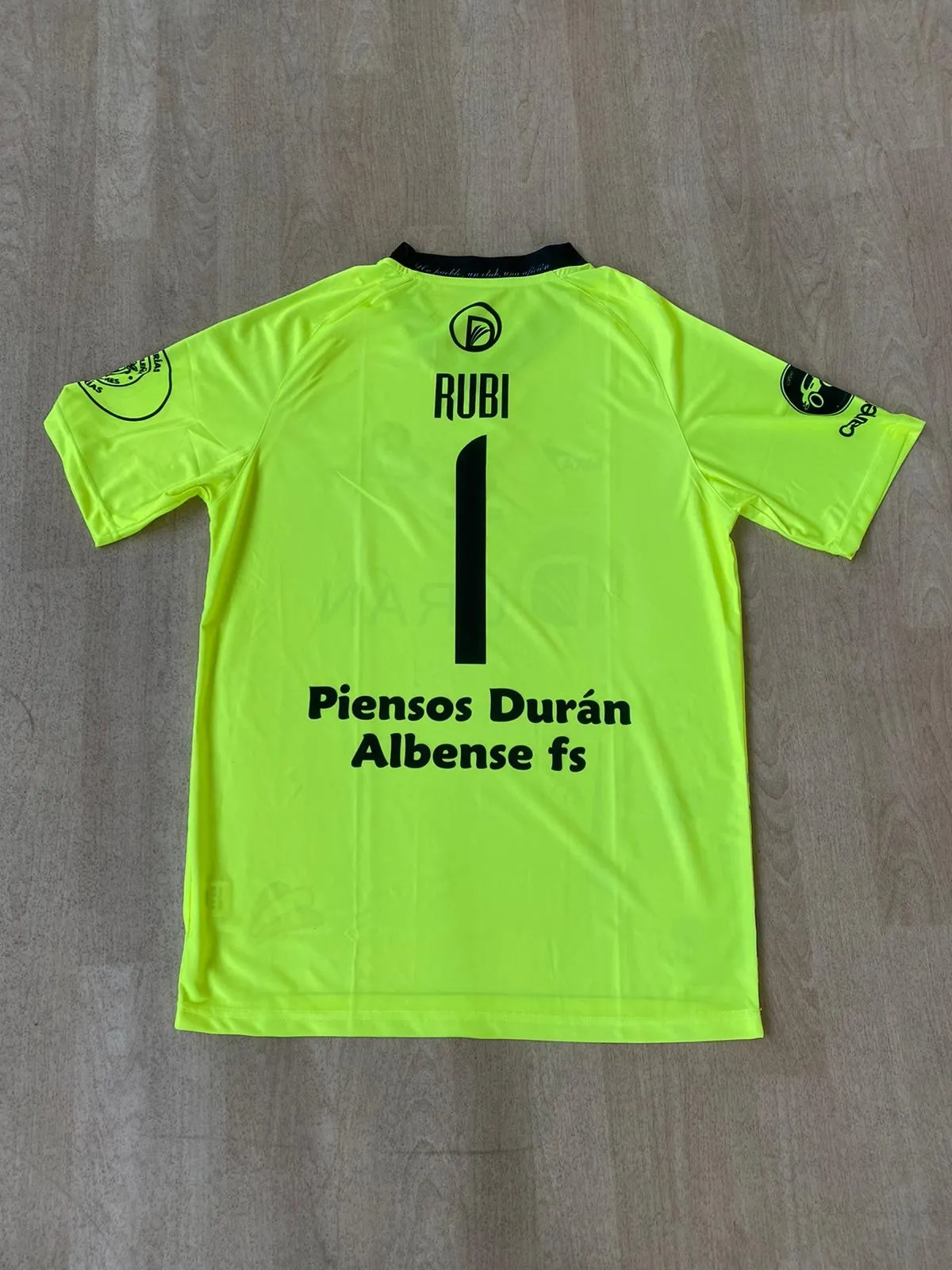 Foto 2 - Santa Teresa de Jes&uacute;s, protagonista de la nueva camiseta del Piensos Dur&aacute;n Albense