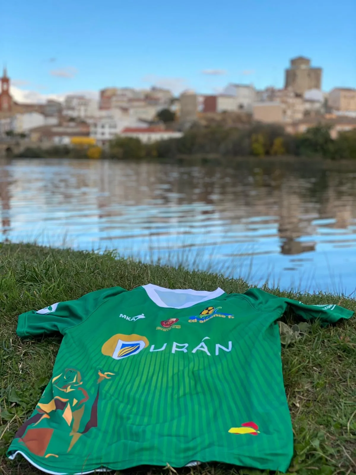 Foto 9 - Santa Teresa de Jes&uacute;s, protagonista de la nueva camiseta del Piensos Dur&aacute;n Albense