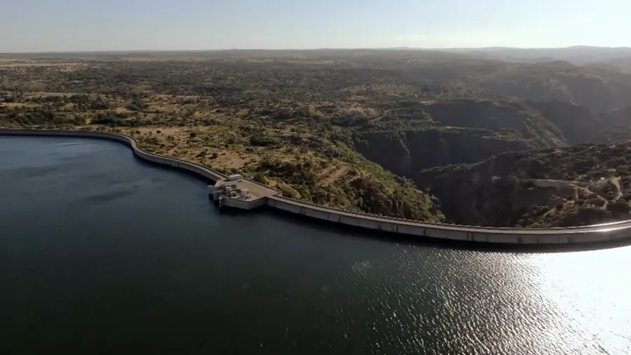 Almendra desde el helicóptero de Jesús Calleja