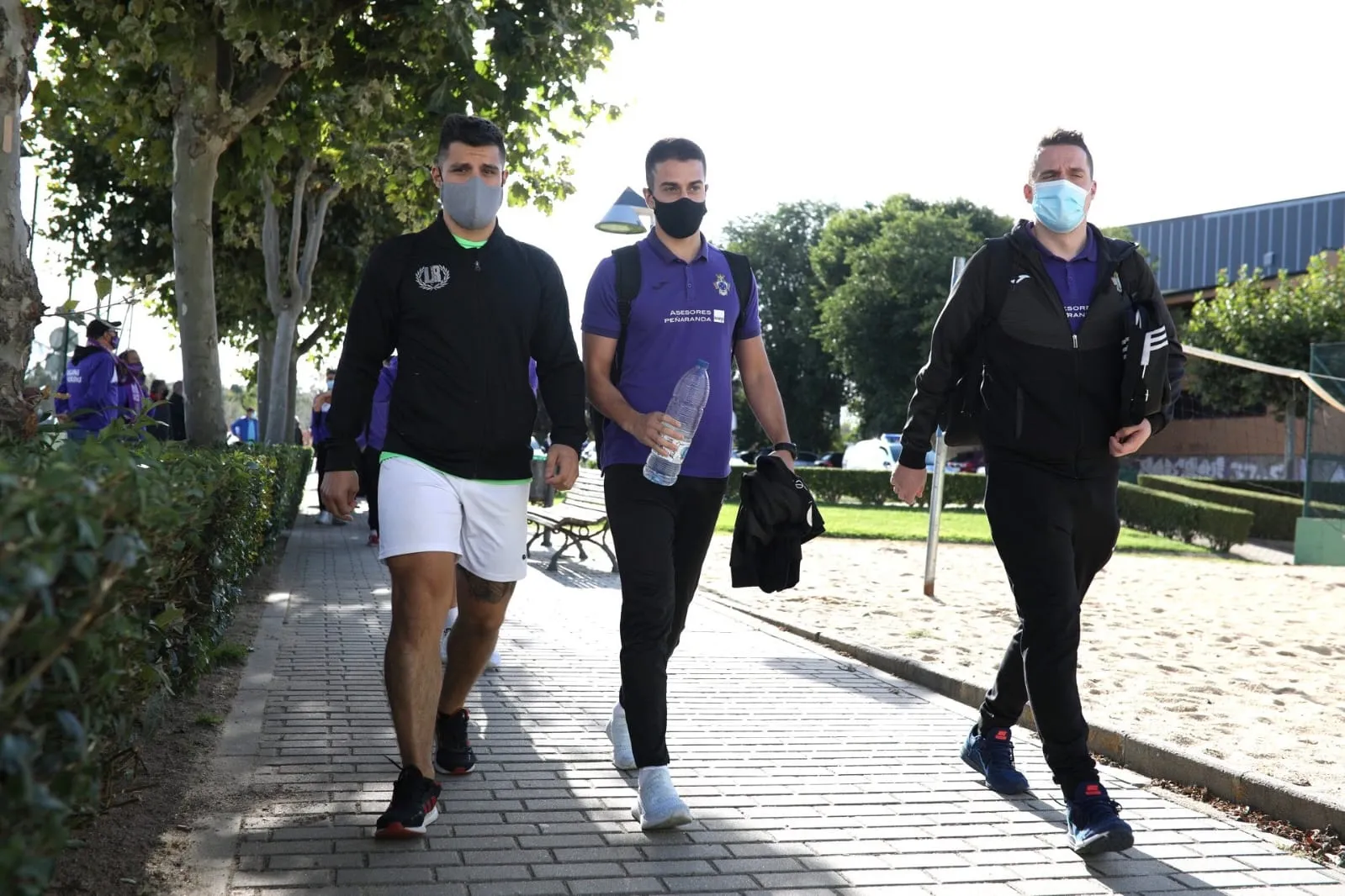 Richard Huerta (a la izquierda), a su llegada a un partido del Peñaranda