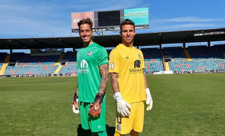 Javi Jiménez y Dani Barbero con las nuevas equipaciones - Salamanca UDS