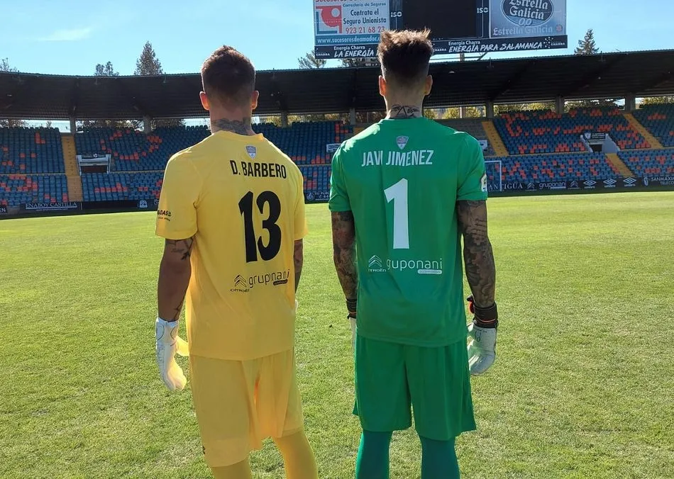 Foto 4 - Los porteros del Salamanca UDS lucen su nueva equipaci&oacute;n para la temporada