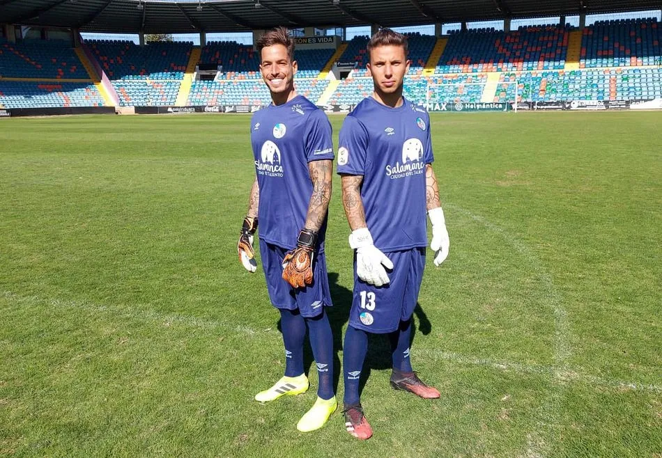 Foto 3 - Los porteros del Salamanca UDS lucen su nueva equipaci&oacute;n para la temporada
