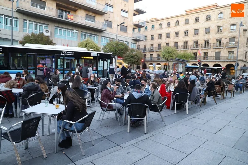 Foto 5 - Las calles comerciales y las terrazas, llenas a pocas horas de que arranque el confinamiento