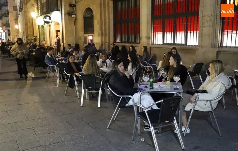 Foto 7 - Las calles comerciales y las terrazas, llenas a pocas horas de que arranque el confinamiento