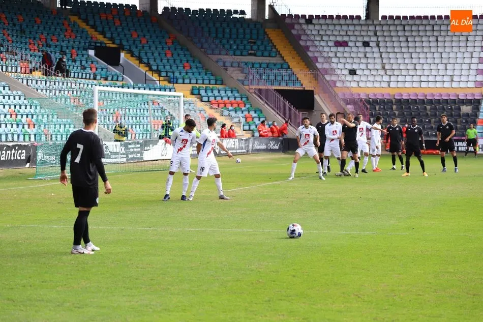 Fernando Llorente, justo antes de colgar una falta, durante un partido de pretemporada