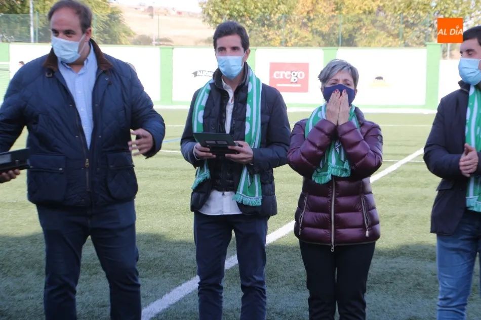 Foto 7 - El Municipal de Guijuelo ya luce el nombre de Luis Ramos