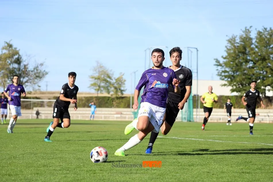 Foto 8 - Clay Silvas le manda un mensaje a Egea al darle la victoria al Salamanca UDS 'B' sobre el Cristo...