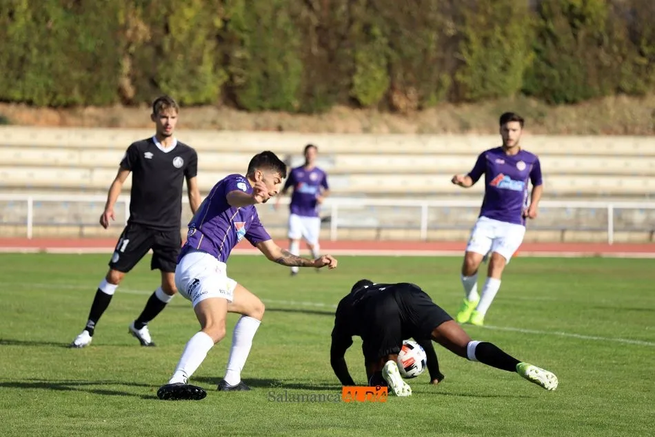 Foto 2 - Clay Silvas le manda un mensaje a Egea al darle la victoria al Salamanca UDS 'B' sobre el Cristo...