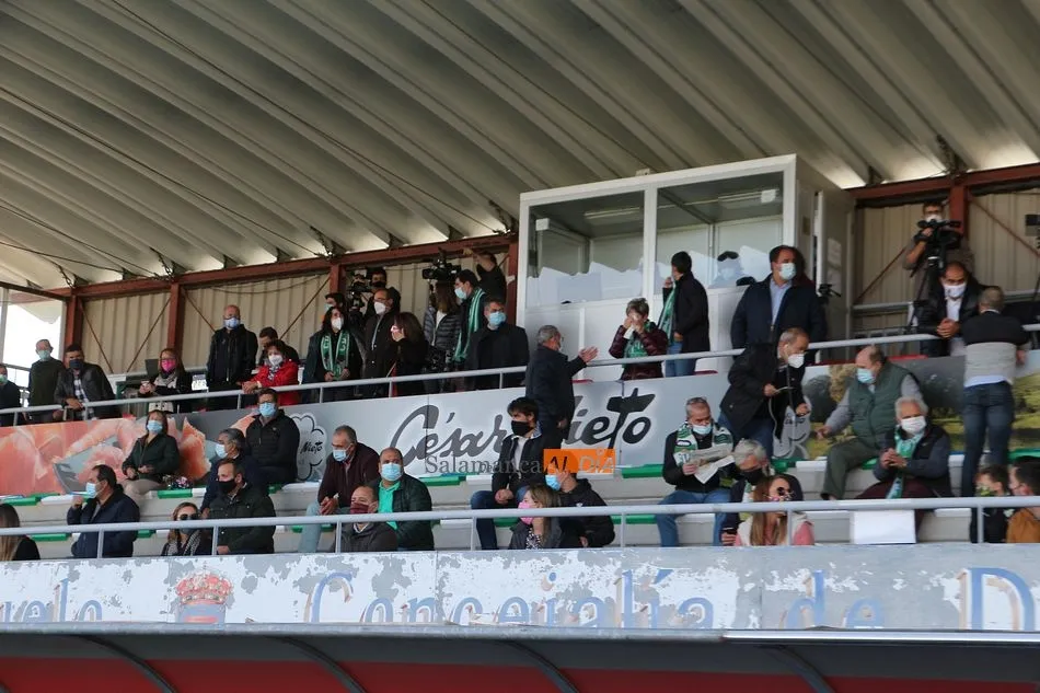 Foto 10 - El CD Guijuelo se estrena en Liga con empate a cero ante el Celta B (0-0)