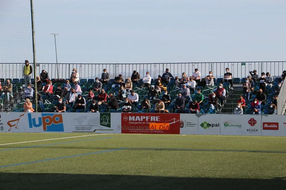 Foto 9 - El CD Guijuelo se estrena en Liga con empate a cero ante el Celta B (0-0)