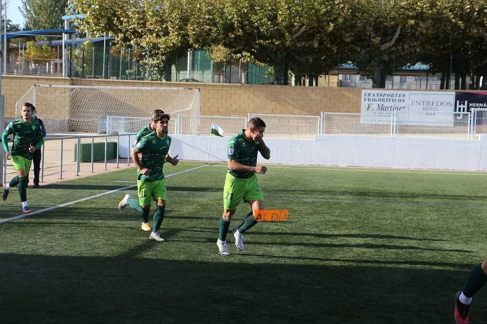 Foto 4 - El CD Guijuelo se estrena en Liga con empate a cero ante el Celta B (0-0)