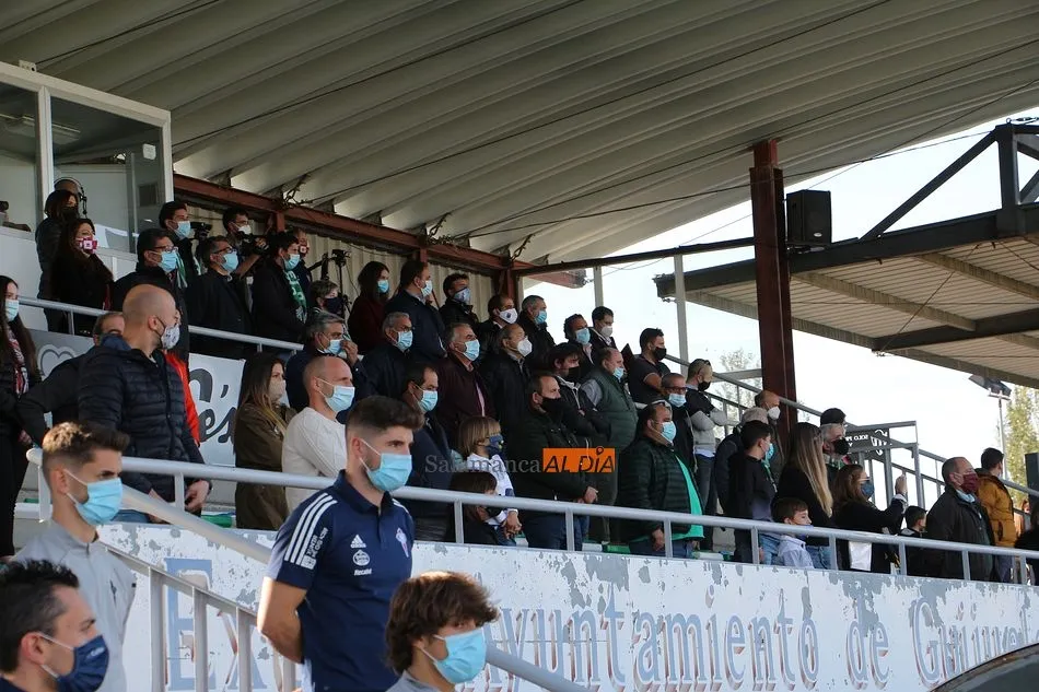 Foto 2 - El CD Guijuelo se estrena en Liga con empate a cero ante el Celta B (0-0)