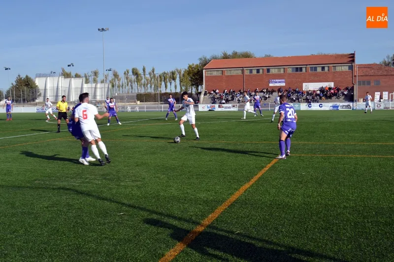 Foto 5 - El Pe&ntilde;aranda y el Santa Marta empatan a uno en un derbi diferente