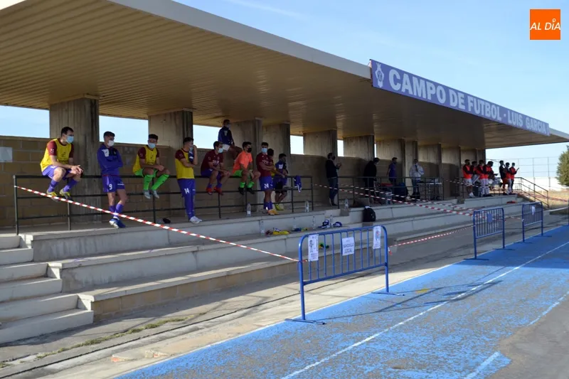 Foto 3 - El Pe&ntilde;aranda y el Santa Marta empatan a uno en un derbi diferente