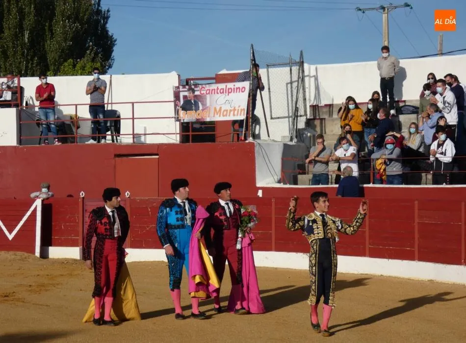 Foto 4 - Ovaciones y seis orejas en reconocimiento a la entrega de los novilleros Ismael Mart&iacute;n, el Dody y...