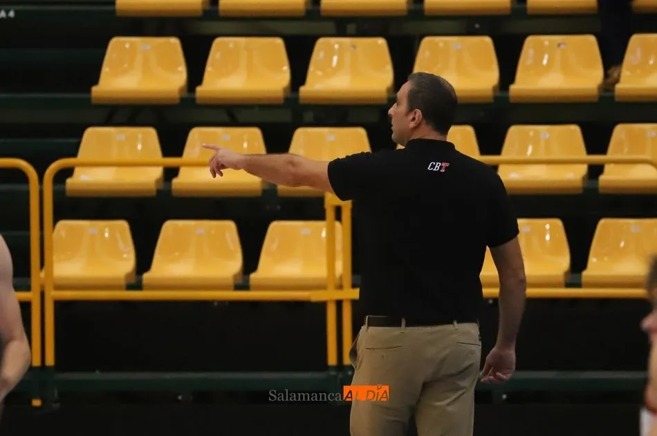 Foto 10 - Sufrida victoria del CB Tormes ante La Flecha en su debut liguero (69-66)