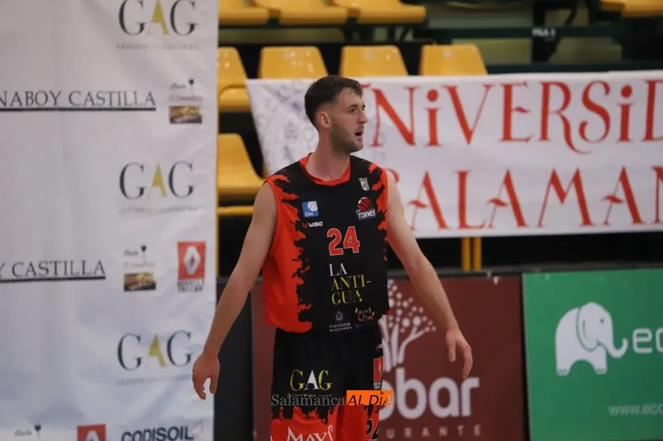 Foto 9 - Sufrida victoria del CB Tormes ante La Flecha en su debut liguero (69-66)