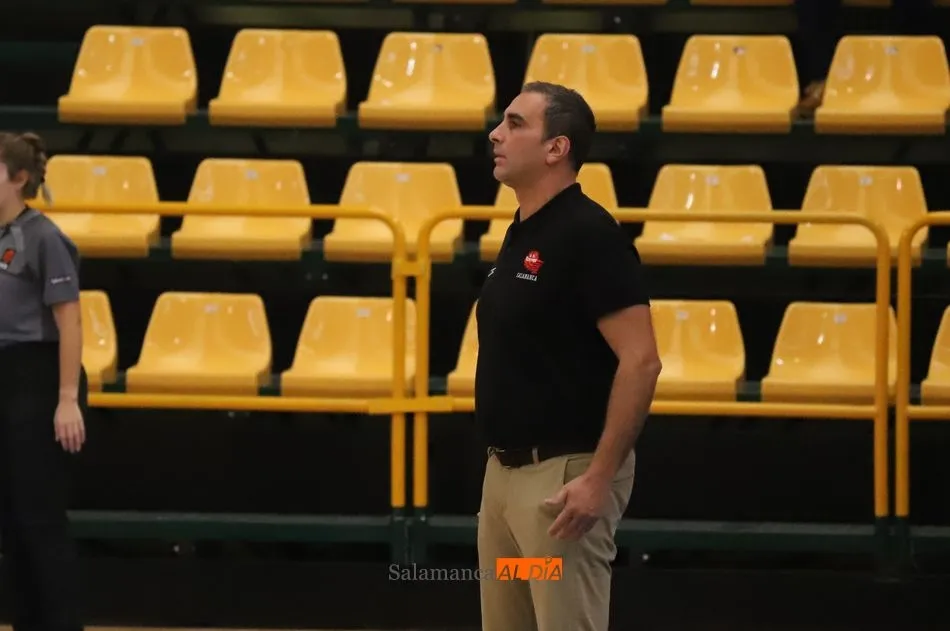 Foto 6 - Sufrida victoria del CB Tormes ante La Flecha en su debut liguero (69-66)