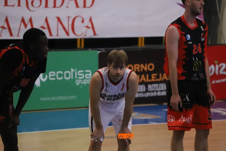 Foto 5 - Sufrida victoria del CB Tormes ante La Flecha en su debut liguero (69-66)