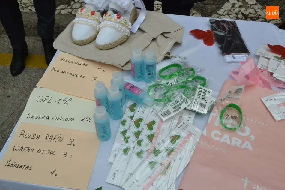 Foto 2 - La AECC sale a la calle para conmemorar el D&iacute;a contra el C&aacute;ncer de Mama  