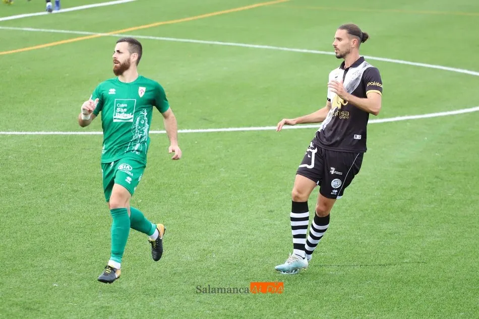 Foto 10 - Los goles de Jon Rojo y De la Nava al Compostela le ense&ntilde;an el camino hacia la PRO a Unionistas...