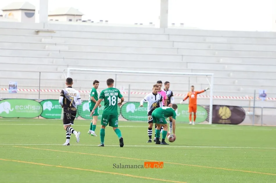 Foto 4 - Los goles de Jon Rojo y De la Nava al Compostela le ense&ntilde;an el camino hacia la PRO a Unionistas...