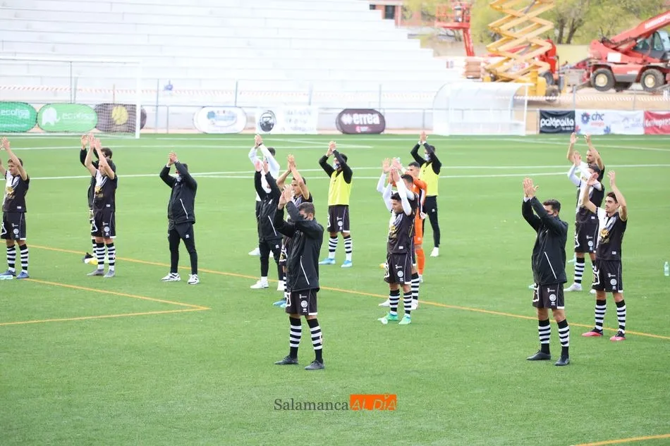 Foto 3 - Los goles de Jon Rojo y De la Nava al Compostela le ense&ntilde;an el camino hacia la PRO a Unionistas...