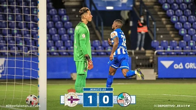 Javi Jiménez, con la mirada perdida, tras el primer gol del Dépor, obra de Beauvue / RC Deportivo