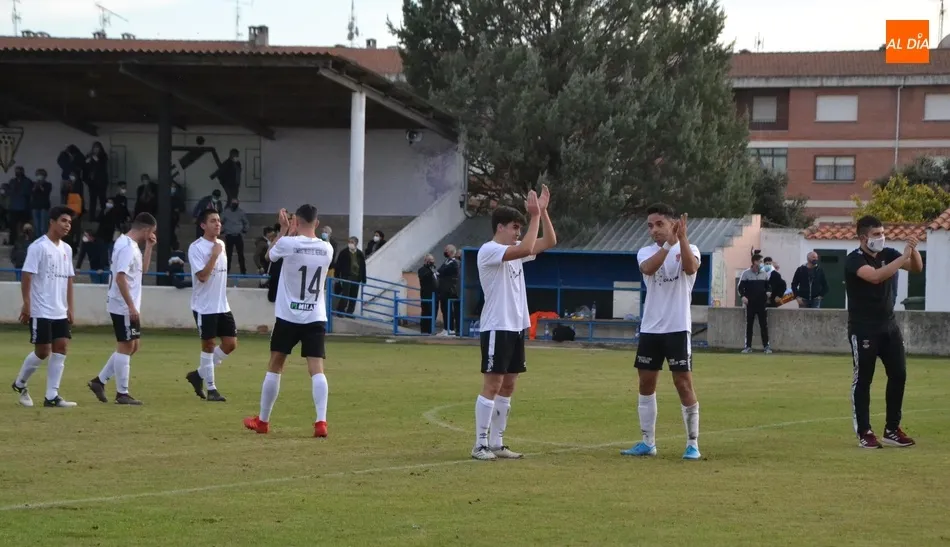 Foto 2 - El Senior del Ciudad Rodrigo vuelve a la senda de la victoria en la ilustre visita de Julio...